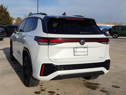 New 2026 Volkswagen Tiguan SE R-Line image 3