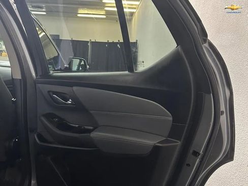 Used 2020 Chevrolet Traverse LT image 15