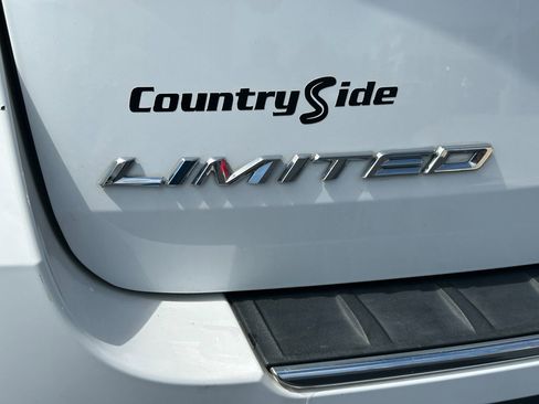 Used 2023 Ford Explorer Limited image 10