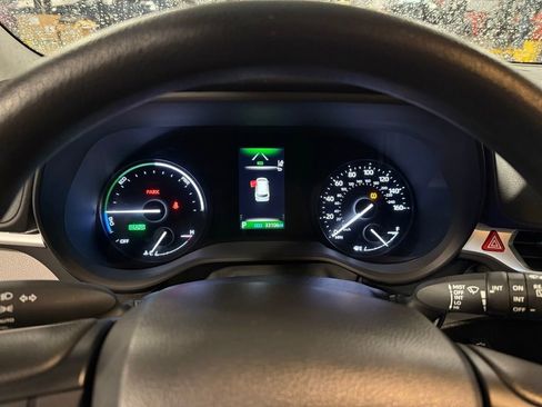 Used 2024 Toyota Sienna LE image 16