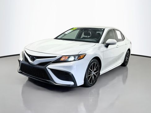 Used 2023 Toyota Camry SE FWD image 10