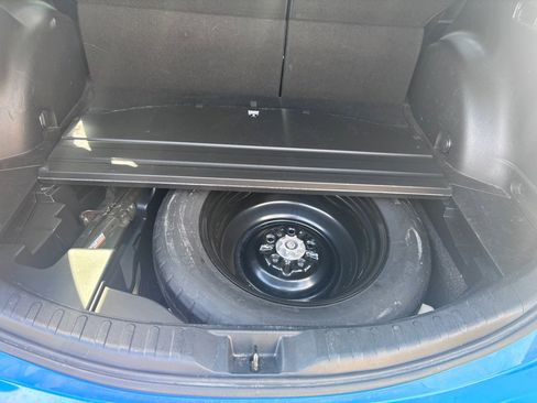 Used 2018 Toyota RAV4 LE image 22