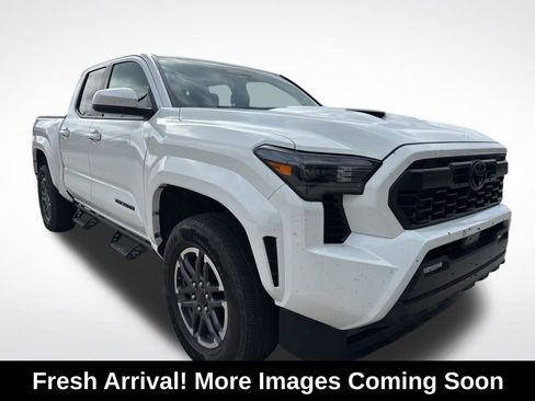 Used 2025 Toyota Tacoma TRD Sport AWD/4WD image 1