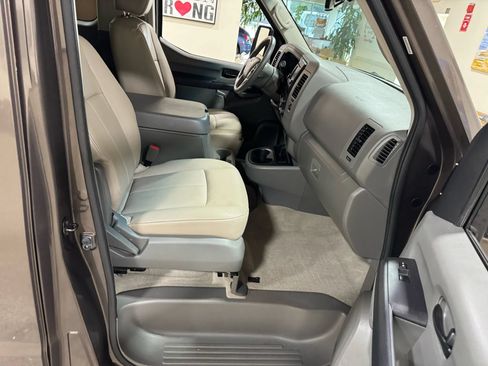 Used 2018 Nissan NV 3500 SL RWD image 34