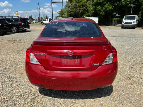 Used 2014 Nissan Versa SV FWD image 3
