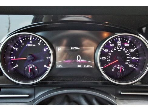 Certified 2024 Kia Carnival EX FWD image 16