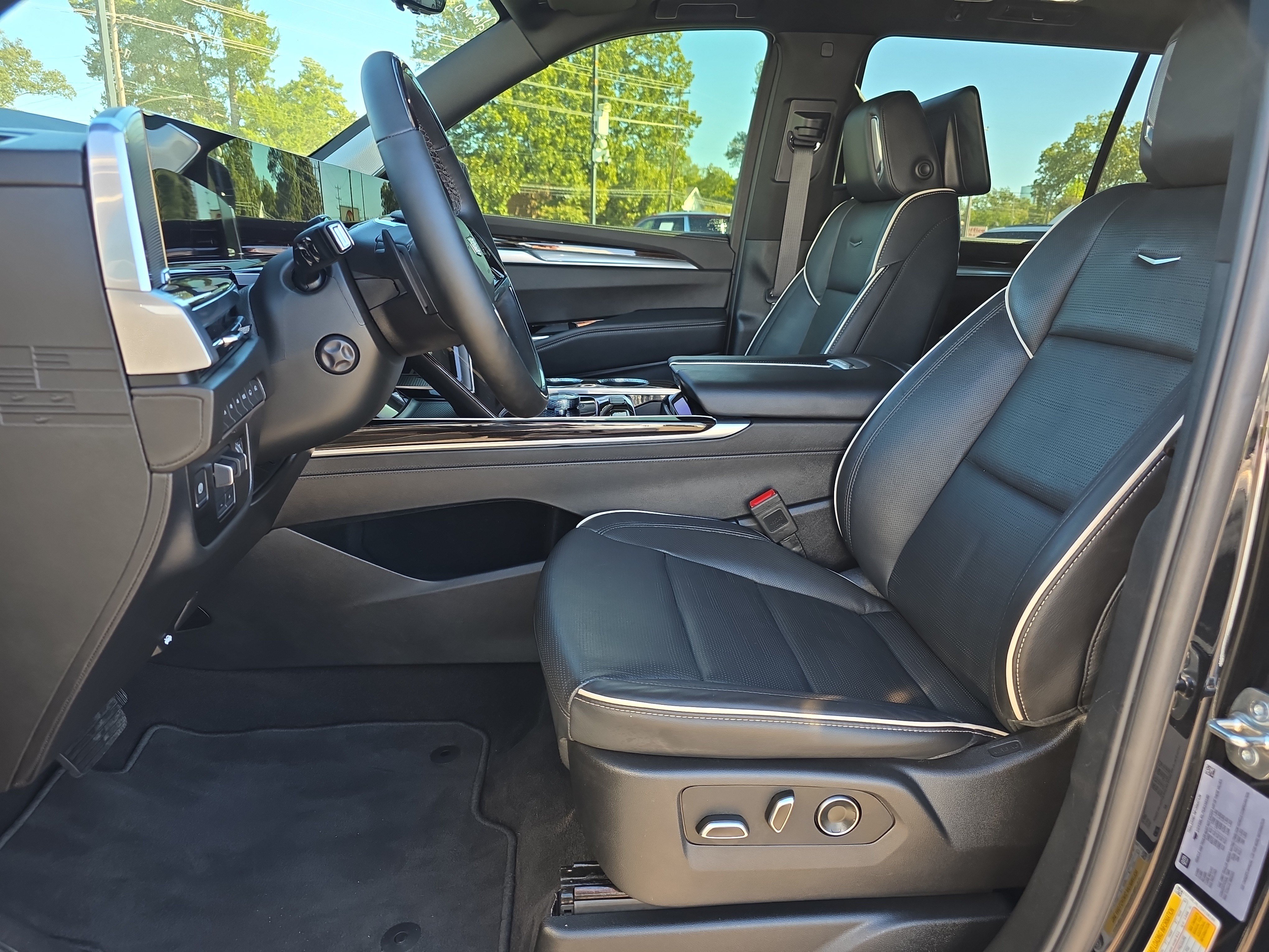 Used 2025 Cadillac Escalade ESV Premium Luxury w/ Touring Package AWD/4WD image 10