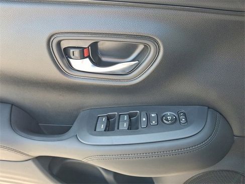 Used 2025 Honda HR-V LX image 12
