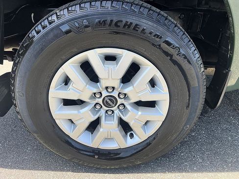 Used 2023 Nissan Frontier SV w/ SV Premium Package RWD image 11
