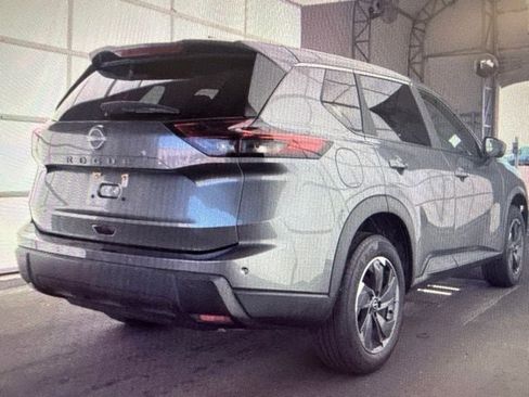 Certified 2025 Nissan Rogue SV FWD image 6