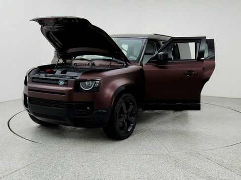 New 2026 Land Rover Defender 130 X-Dynamic SE image 9