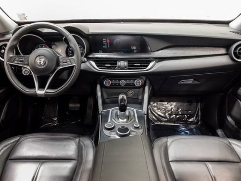 Used 2019 Alfa Romeo Stelvio AWD image 19