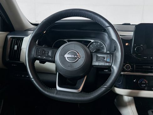 Used 2023 Nissan Pathfinder SL image 18