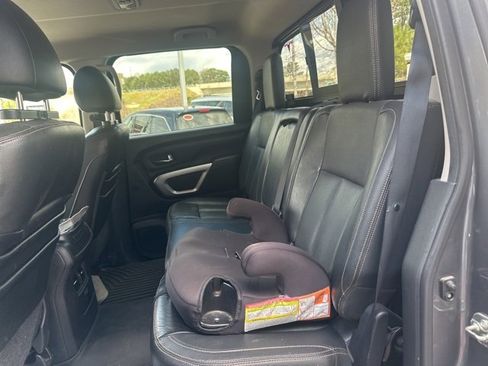 Used 2017 Nissan Titan SL image 9