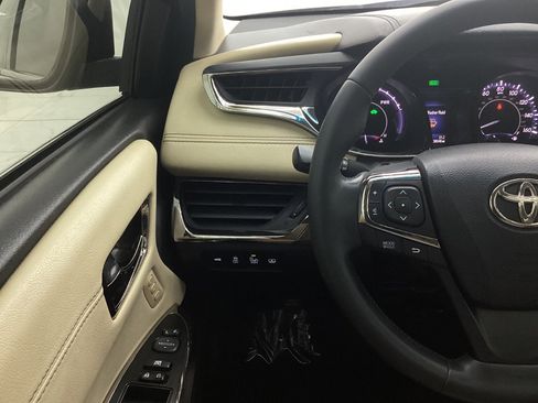 Used 2013 Toyota Avalon Limited image 31