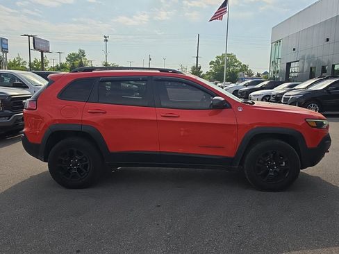 Used 2021 Jeep Cherokee Trailhawk w/ Comfort & Convenience Group AWD/4WD image 2