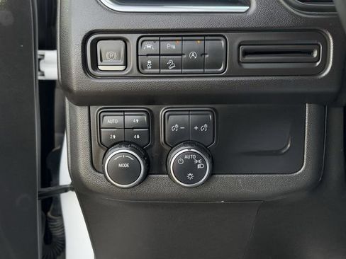 Used 2023 Chevrolet Suburban Premier image 22