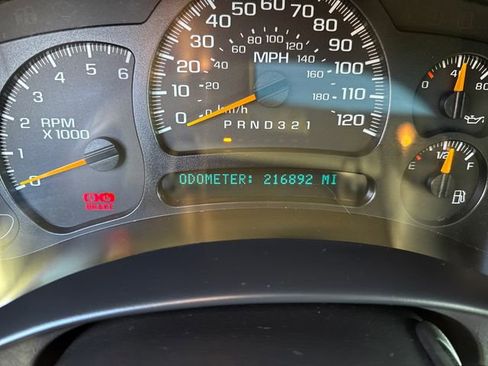 Used 2006 Chevrolet Suburban LT w/ Preferred Equipment Group image 21