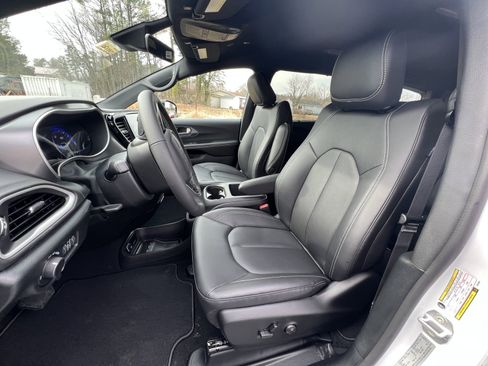 New 2026 Chrysler Voyager LX FWD image 16