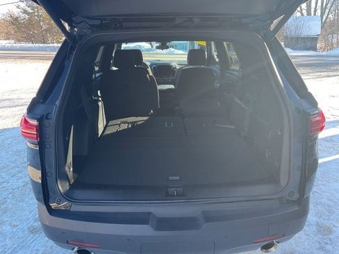 Used 2022 Chevrolet Traverse LT image 37