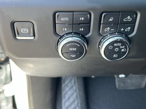 Used 2023 GMC Sierra 1500 Denali w/ Technology Package AWD/4WD image 18