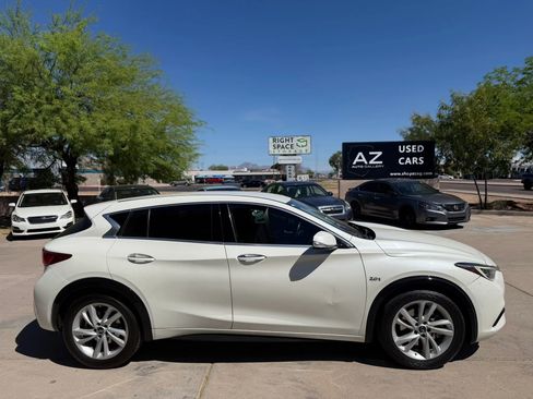 Used 2018 INFINITI QX30 image 8