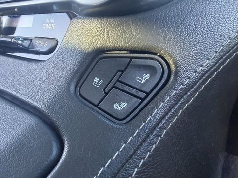 Used 2019 Chevrolet Suburban Premier image 17