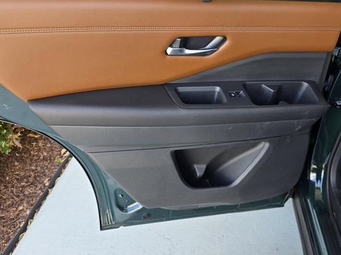 Used 2023 Nissan Pathfinder Platinum FWD image 44