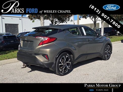 Used 2021 Toyota C-HR XLE image 4