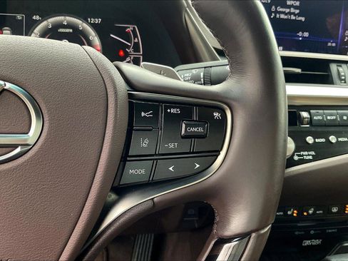 Used 2021 Lexus ES 250 w/ Luxury Package image 21