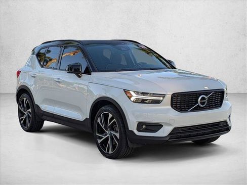 Used 2021 Volvo XC40 T5 R-Design AWD/4WD image 3