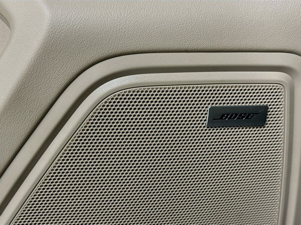 Certified 2025 Porsche Macan AWD/4WD image 20