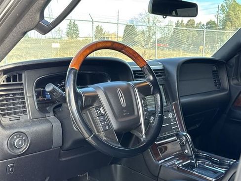 Used 2015 Lincoln Navigator 4WD image 20