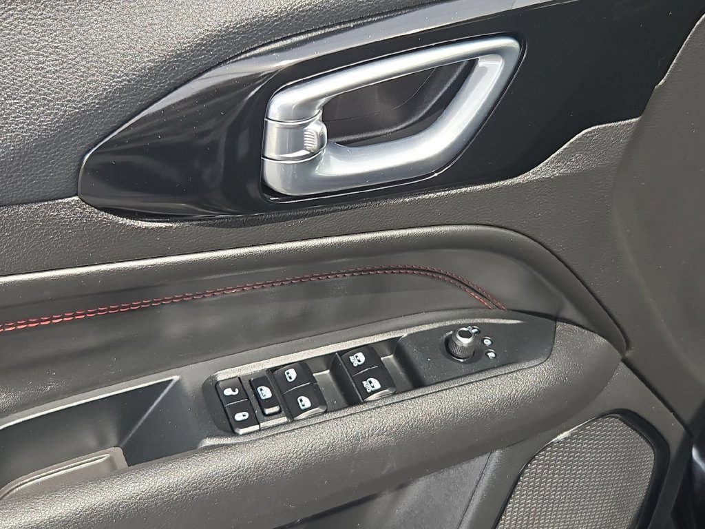 Used 2025 Jeep Compass Trailhawk AWD/4WD image 12