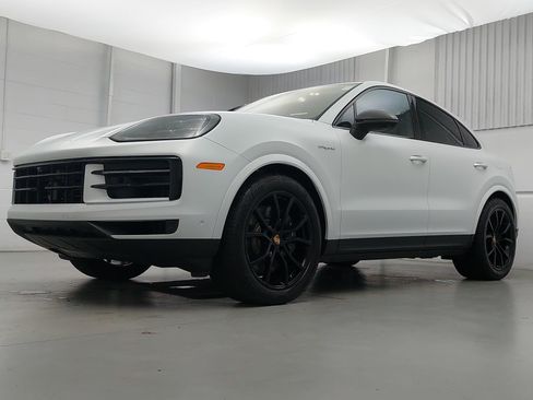 Certified 2026 Porsche Cayenne E-Hybrid Coupe AWD/4WD image 1