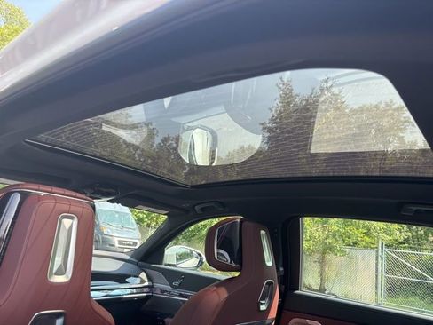 Used 2025 BMW 740i xDrive image 21