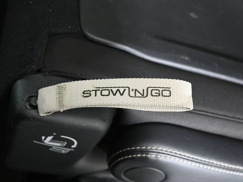 Used 2024 Chrysler Pacifica Touring FWD image 15