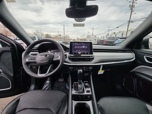 Certified 2023 Jeep Compass Latitude image 25