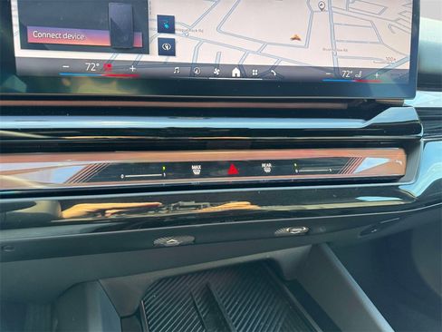 Certified 2025 BMW i5 xDrive40 w/ Premium Package image 14