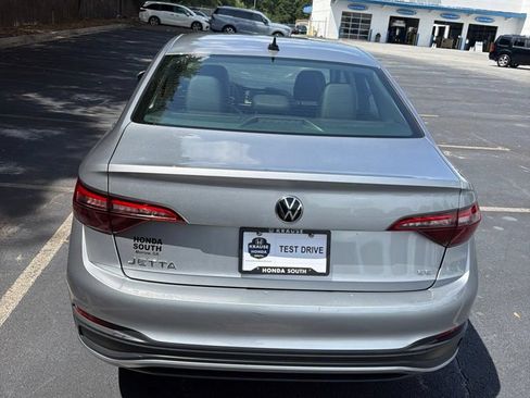 Used 2024 Volkswagen Jetta SE FWD image 7
