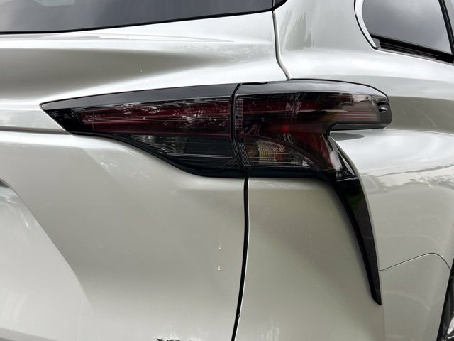 Used 2026 Toyota Sienna XLE AWD/4WD image 11