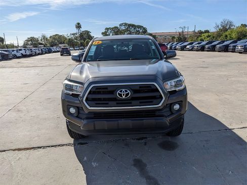 Used 2016 Toyota Tacoma SR5 image 4