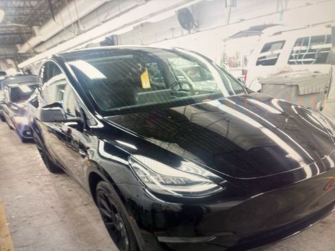 Used 2021 Tesla Model Y Long Range image 5