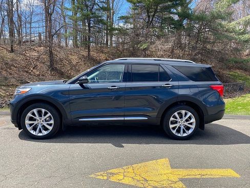 Certified 2023 Ford Explorer Platinum w/ Technology Package AWD/4WD image 5