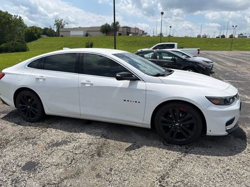 Used 2018 Chevrolet Malibu LT w/ Leather Package FWD image 14
