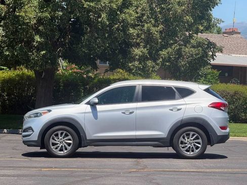 Used 2016 Hyundai Tucson SE w/ Option Group 12 AWD/4WD image 2