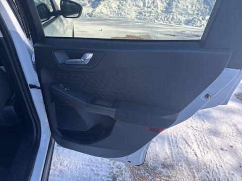 Used 2020 Ford Escape SE image 17