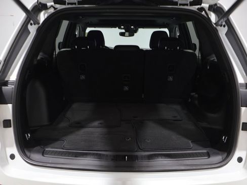 Used 2023 Jeep Grand Cherokee Altitude image 4