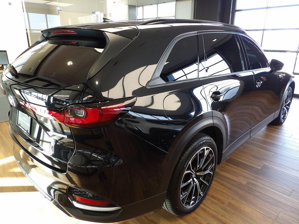 Certified 2025 MAZDA CX-70 Plug-In Hybrid w/ Premium Plus AWD/4WD image 6