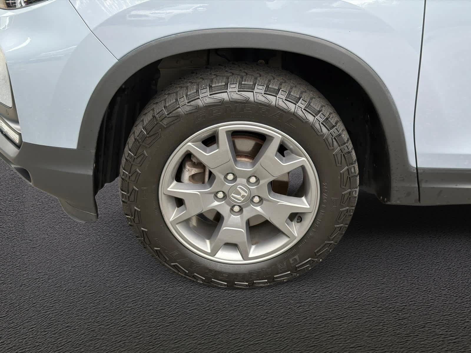 Used 2025 Honda Passport TrailSport image 10